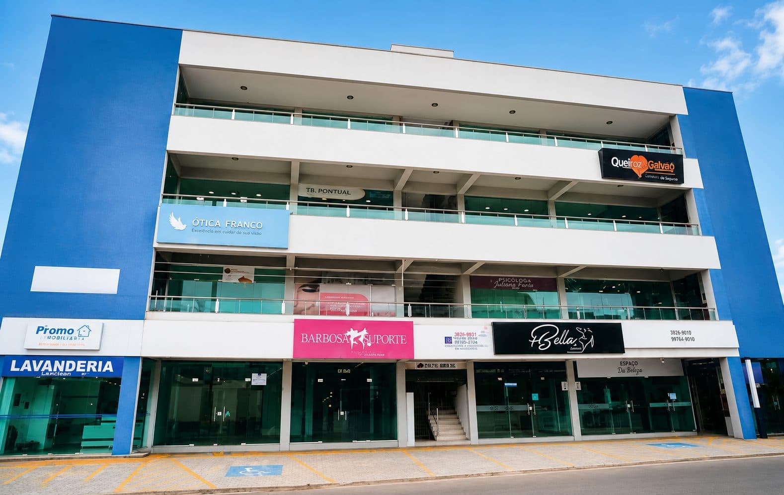 Fachada do Centro Comercial Pátio Aririzal, na Rua do Aririzal